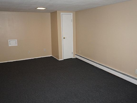 3rd image of 72 Bethpage Rd