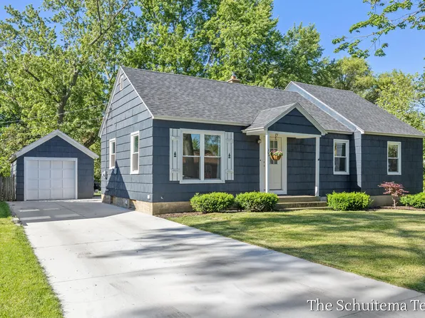 640 E 11th St, Holland, MI 49423