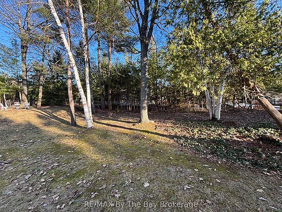 3rd image of 44 River Rd E