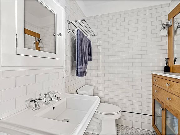5th image of 26 Cornelia St APT 12