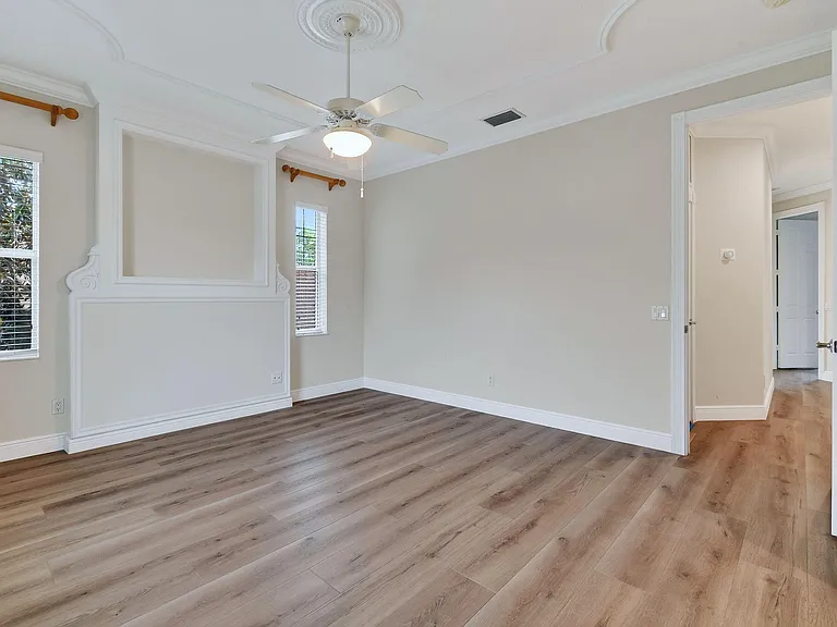 303 Caravelle Dr — Photo 28