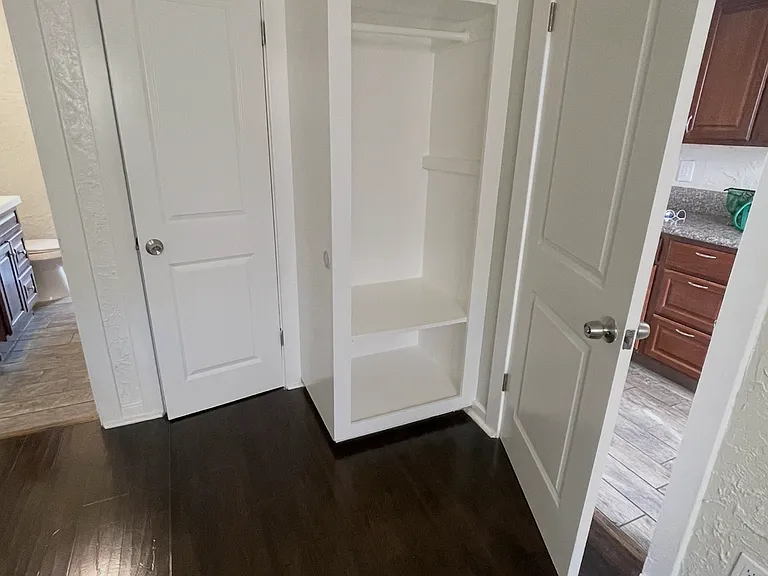 5023 Bakman Ave — Photo 15