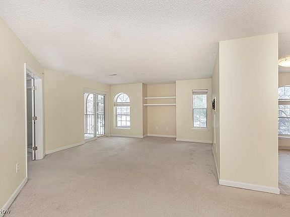 4th image of 220 Fox Hollow Dr APT 104