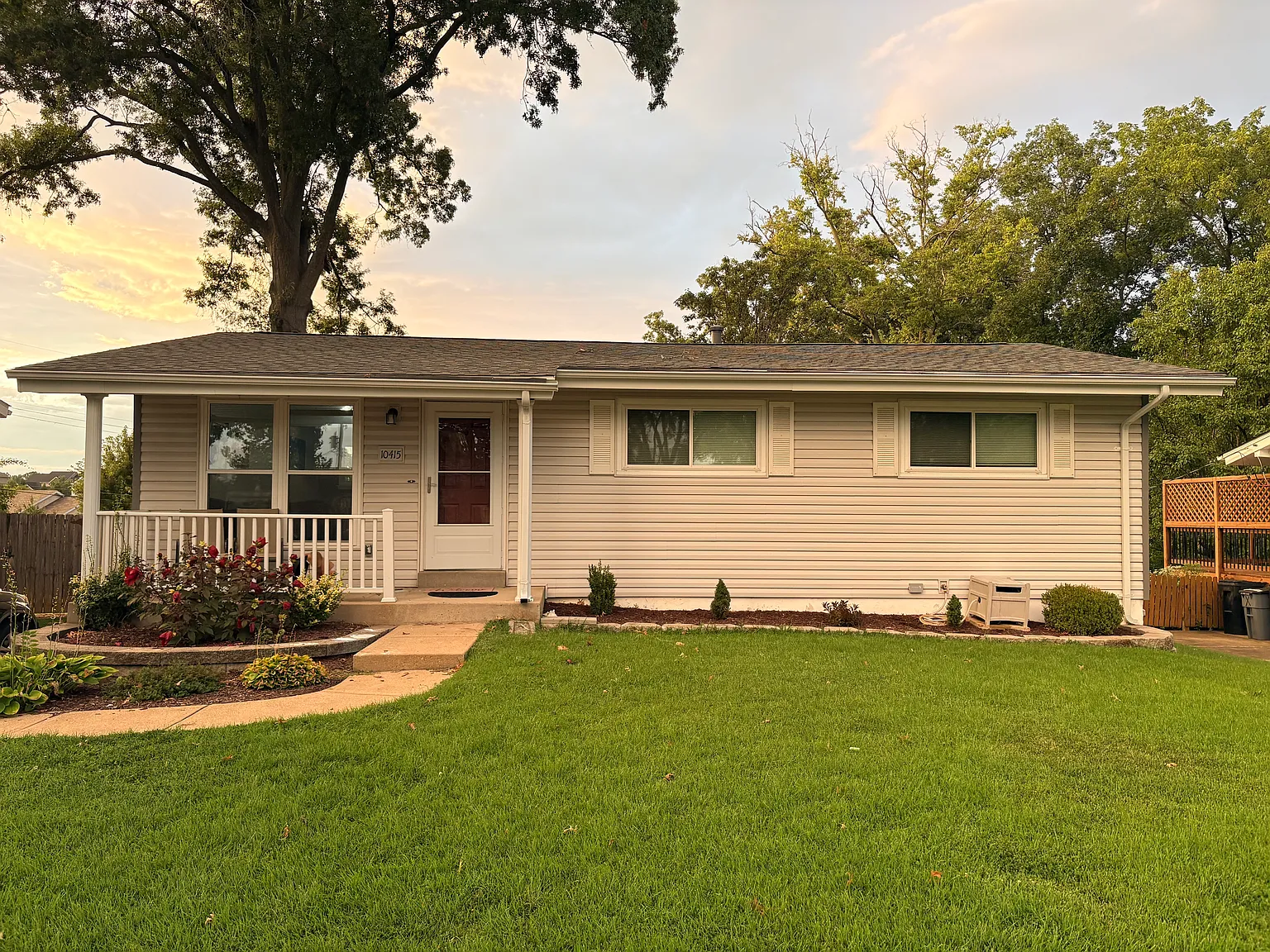 3 bed, 1.5 bath, 1612 sqft, $2,100 — Photo 1