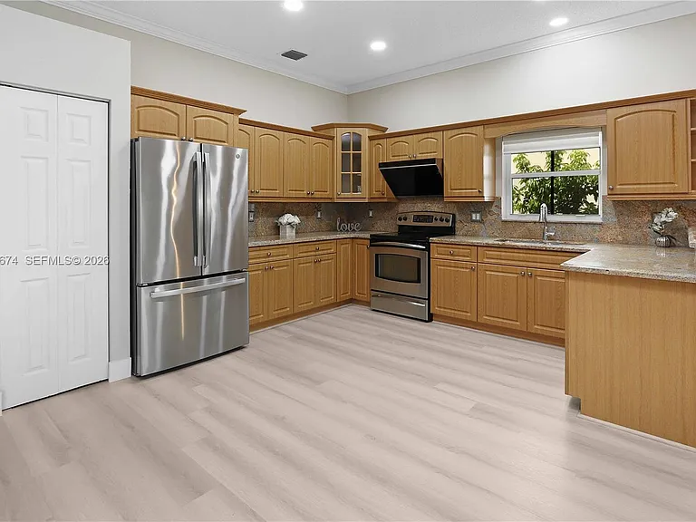 4022 Pinewood Ln — Photo 10