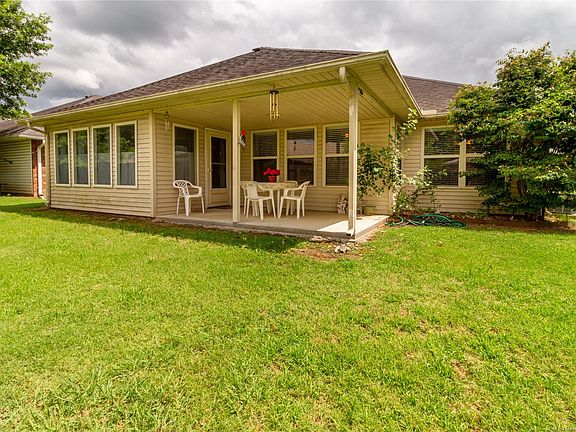 5th image of 305 Savannah Park