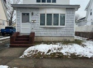 34 S 16th St, New Hyde Park, NY 11040