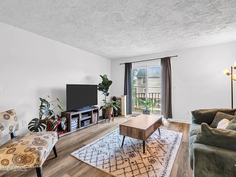 321 Shore Dr #18 — Photo 3