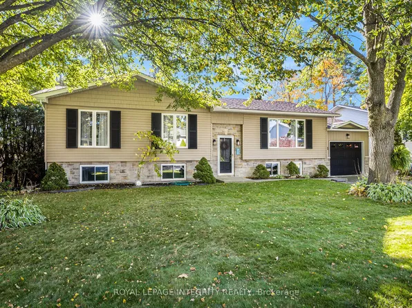 24 Mather St, Perth, ON K7H 3K6