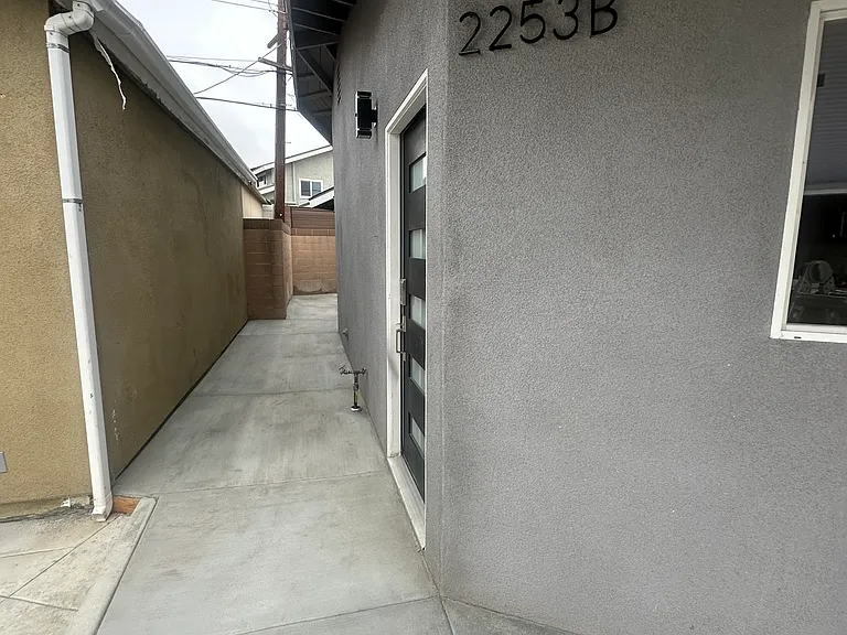 2253 E Oshkosh Ave #B — Photo 4