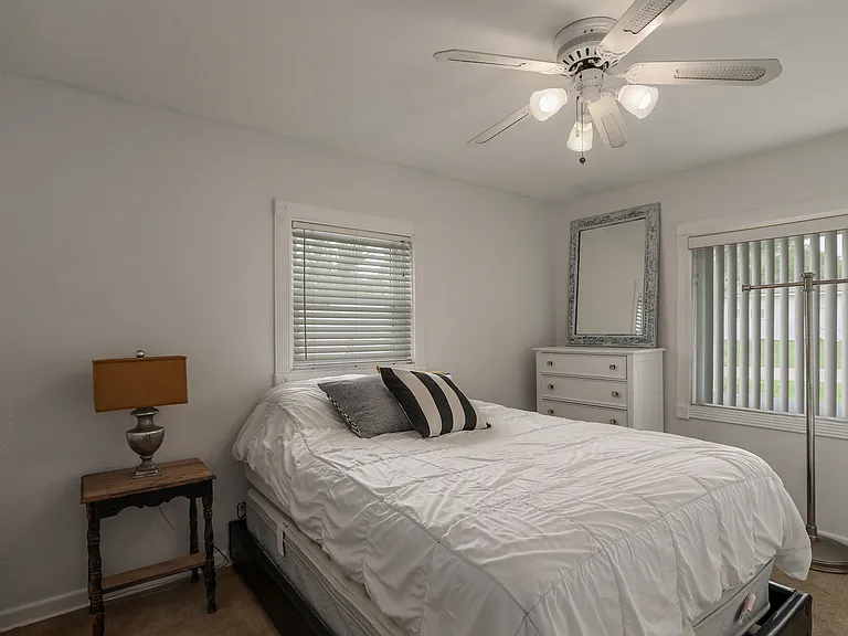 453 Davis St — Photo 11