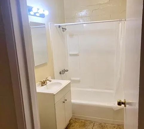 4th image of 2160 E 21st St #21
