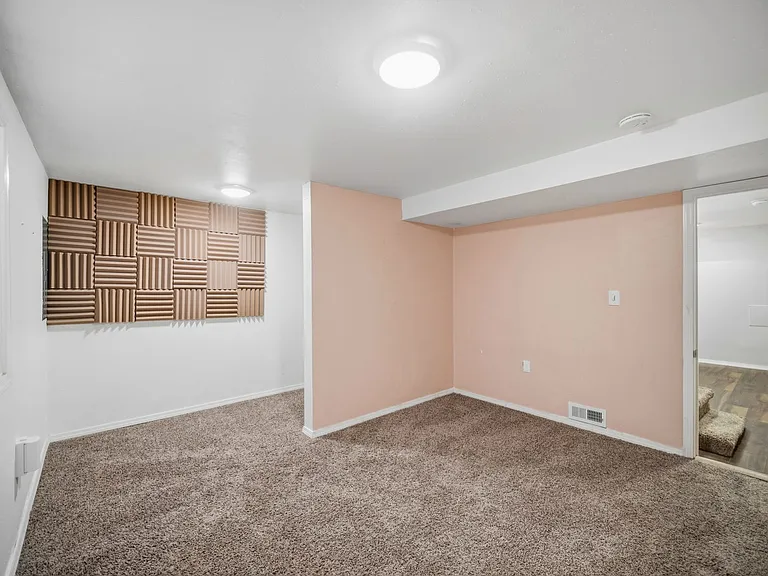 2527 W Liberty Ave — Photo 36