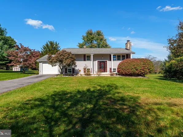 5134 Pine View Dr, Glen Rock, PA 17327