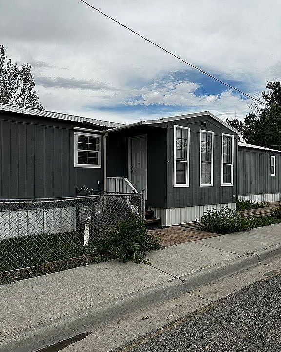 1st image of 740 10th Ave N