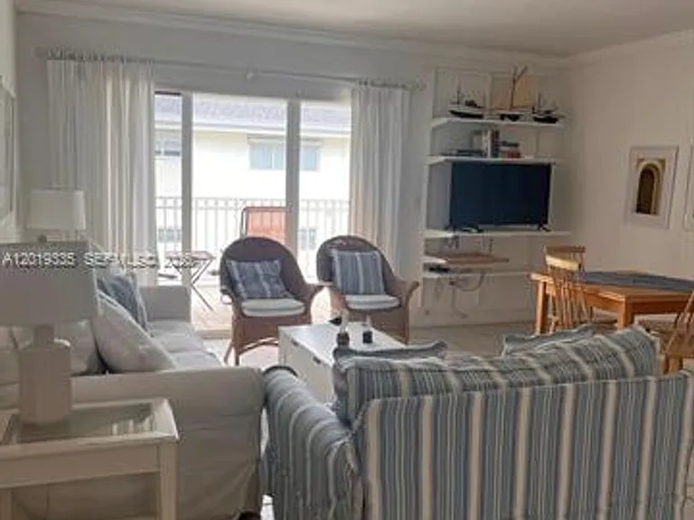 290 Sunrise Dr #208 — Photo 5