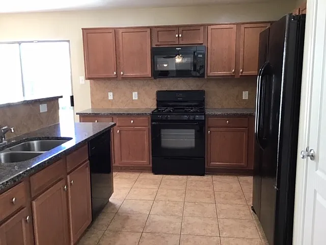 16215 Ranchland Ln — Photo 2