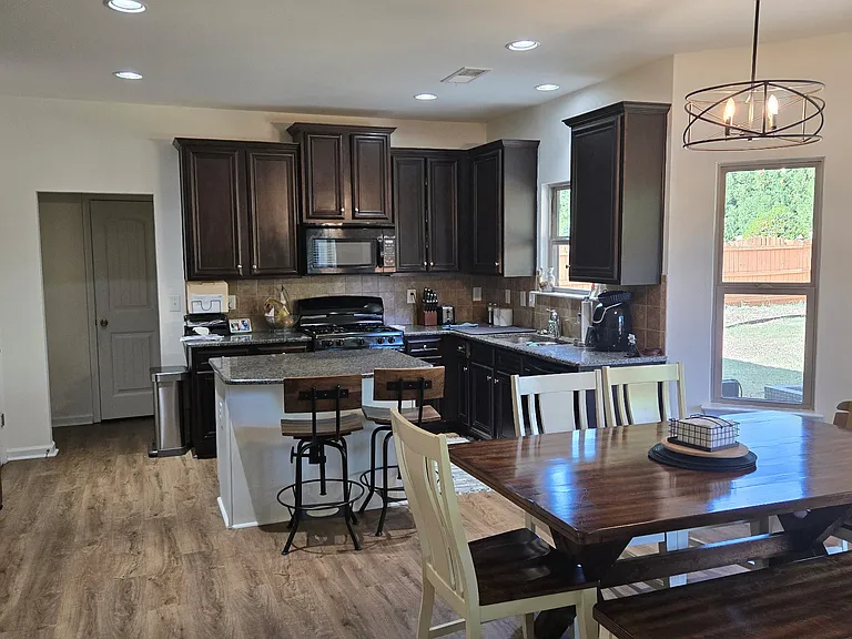 4655 Cabrini Pl — Photo 7