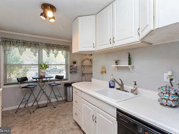 3rd image of 1597 Forest Hill Ct