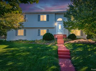 788 Stoney Dr, South Lyon, MI 48178