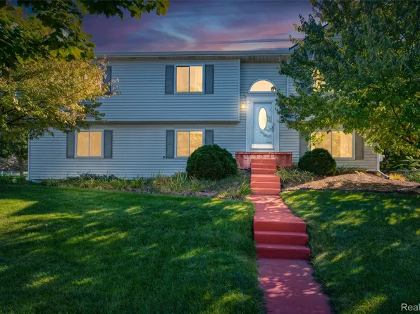 788 Stoney Dr, South Lyon, MI 48178