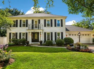 25W773 Sunnyridge Ct, Wheaton, IL 60189