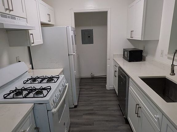 2nd image of 417 Ridgecreek Dr