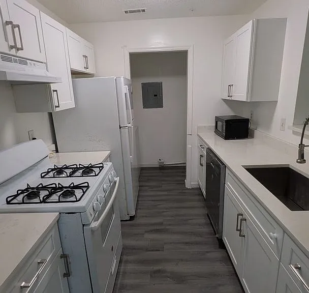 417 Ridgecreek Dr — Photo 2