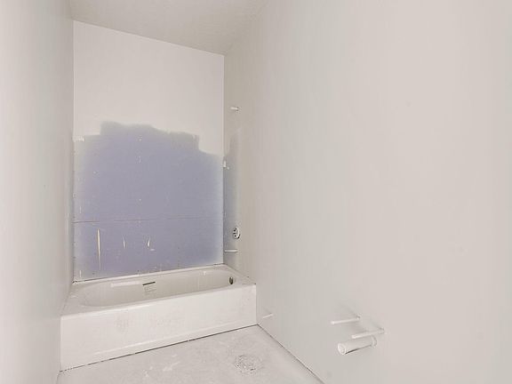 4th image of 2367 Patricia Dr