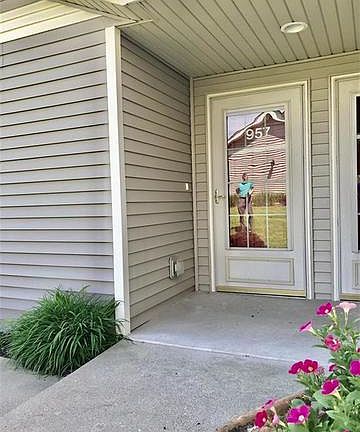2nd image of 957 Buckingham Dr Unit 957