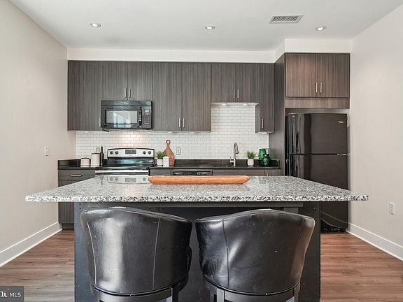 2nd image of 2550 17th St NW Unit 205