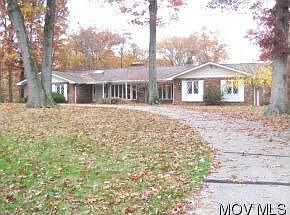 1st image of 32 Parkwood Dr