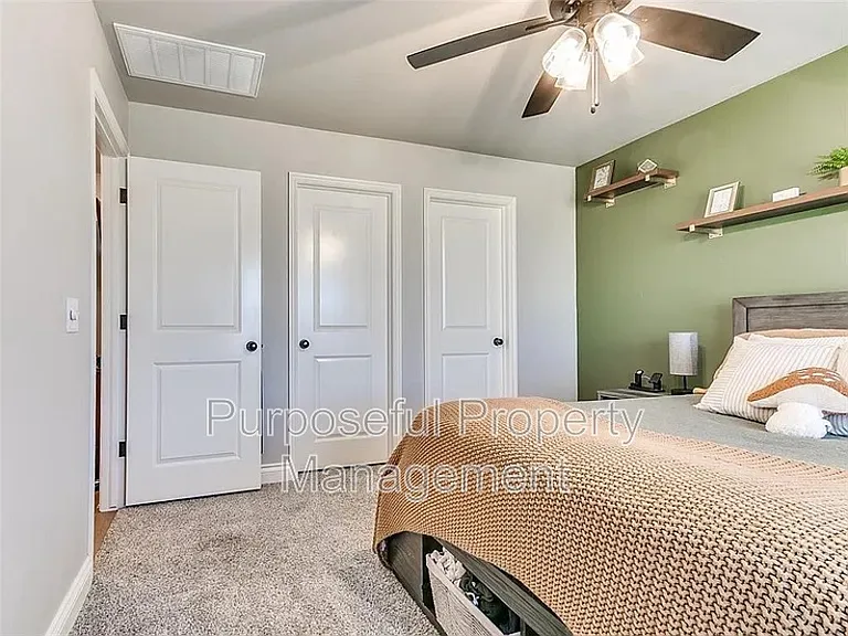 8701 Ricard Dr — Photo 13