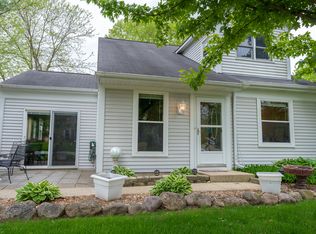 1103 Compton Ave, Algonquin, IL 60102