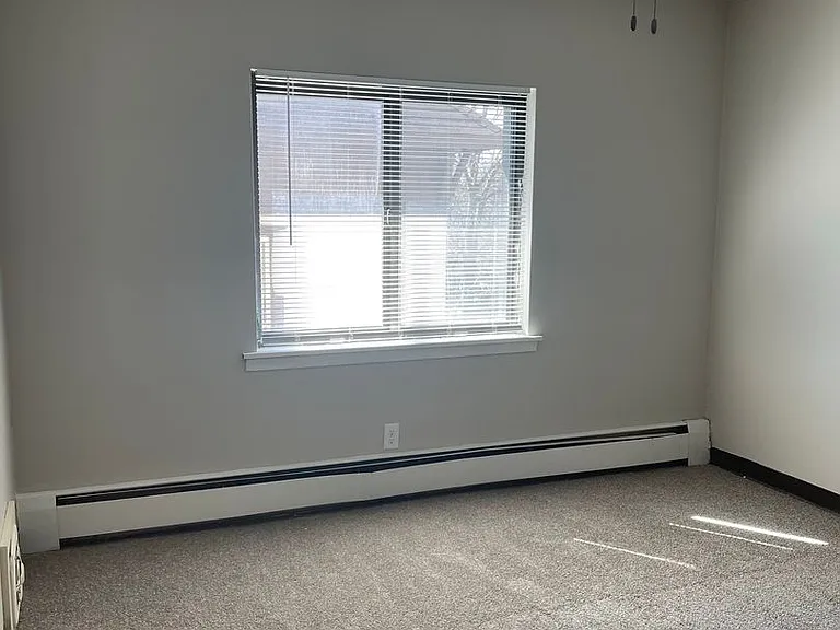 1709 S Ferry St — Photo 3