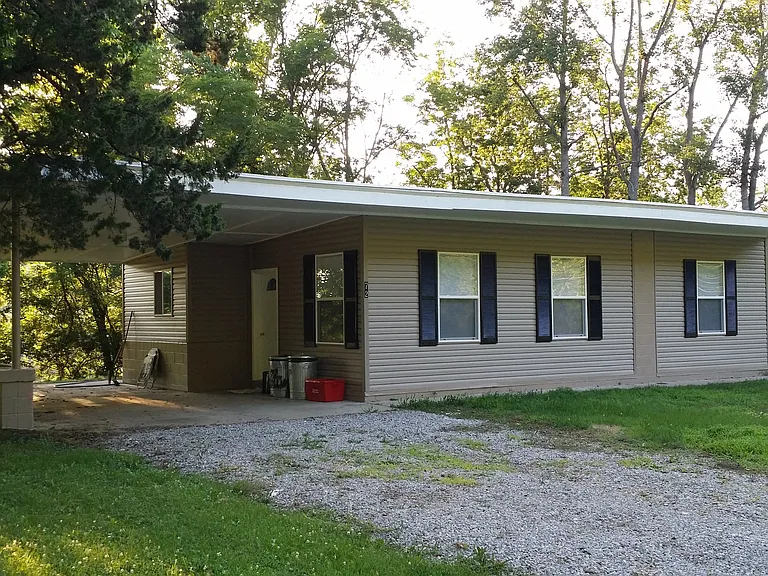 72 Columbus Rd — Photo 1