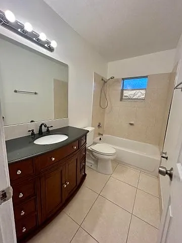 2 bed, 880 sqft, $1,950 — Photo 3