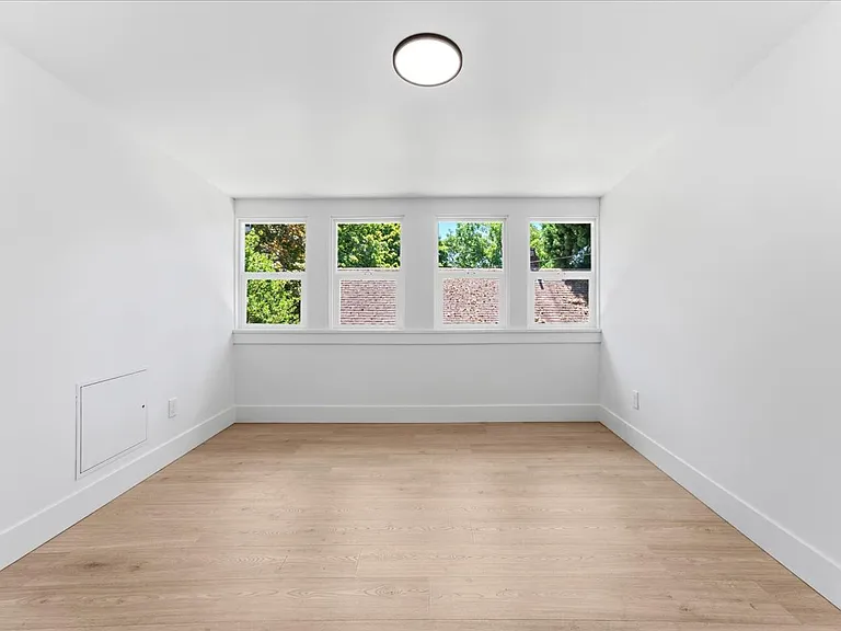 4535 NE Cleveland Ave — Photo 30