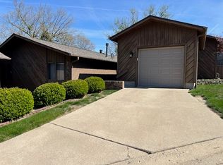 745 Shorewood Dr, Decatur, IL 62521