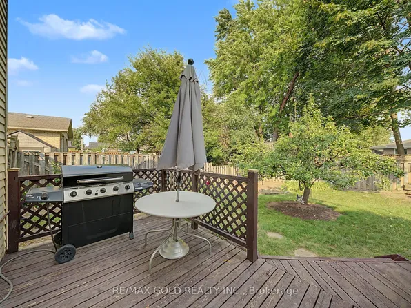 52 Madoc Dr, Brampton, ON L6V 1Z9