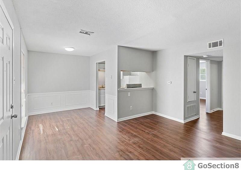 1st image of 932 7th Ave N #12