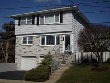 100 Lakewood Ter, Bloomfield, NJ, 07003