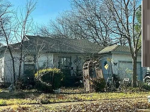 2nd image of 840 Bowie St
