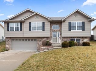 912 Pacific Crossing Dr, O Fallon, IL 62269
