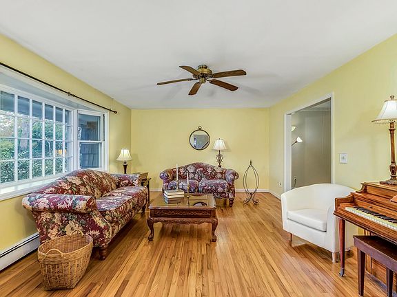 5th image of 211 S Snedecor Ave