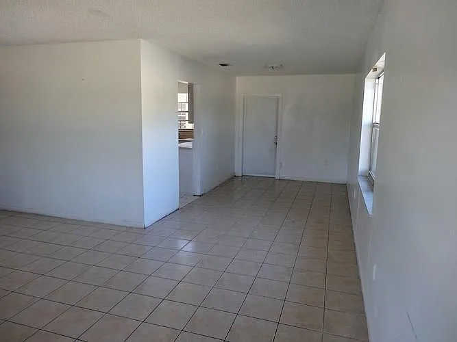2400 NW 21st St #3 — Photo 14