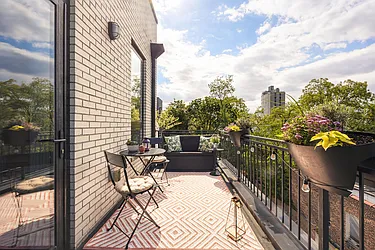 557 Lafayette Avenue