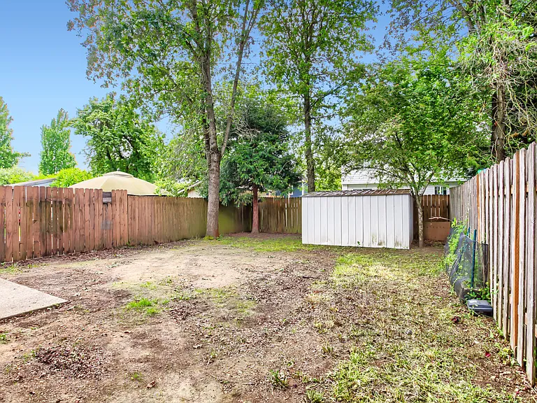9910 SE Woodstock Blvd — Photo 16