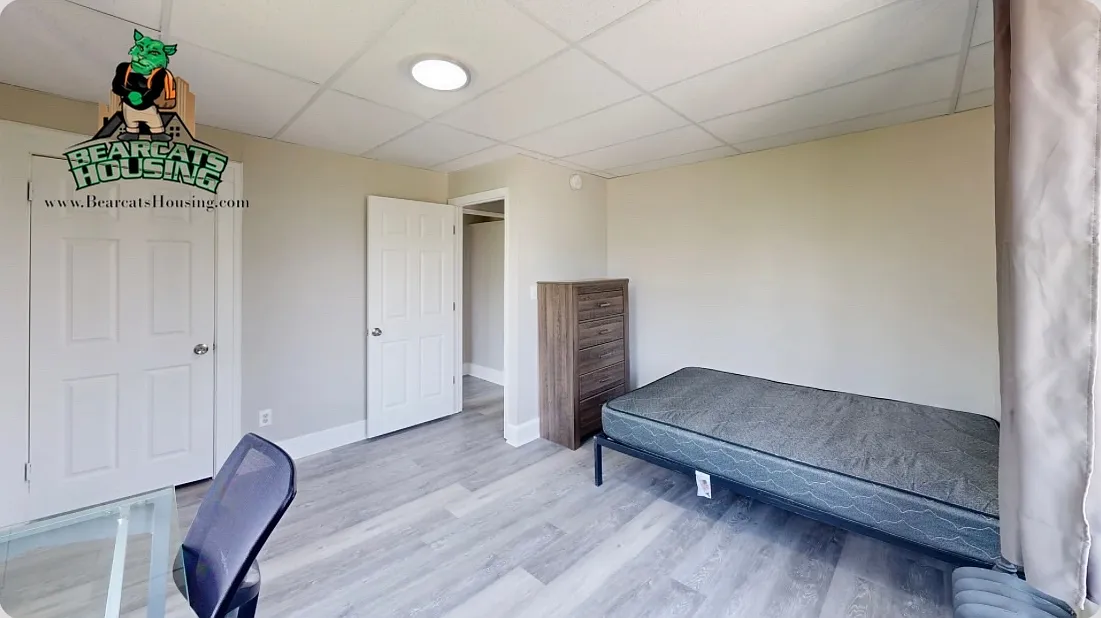 80 Conklin Ave — Photo 3