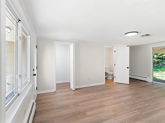 5th image of 109 Lenox St
